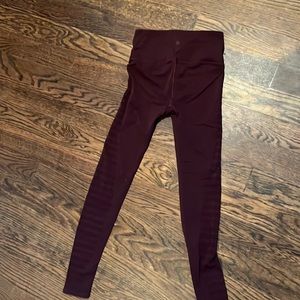 Lululemon leggings size 2  Textured vented ribbing down side of the leg.